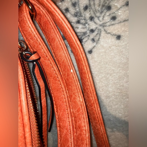 Mia K Expandable Leather Crossbody bag - Picture 10 of 10